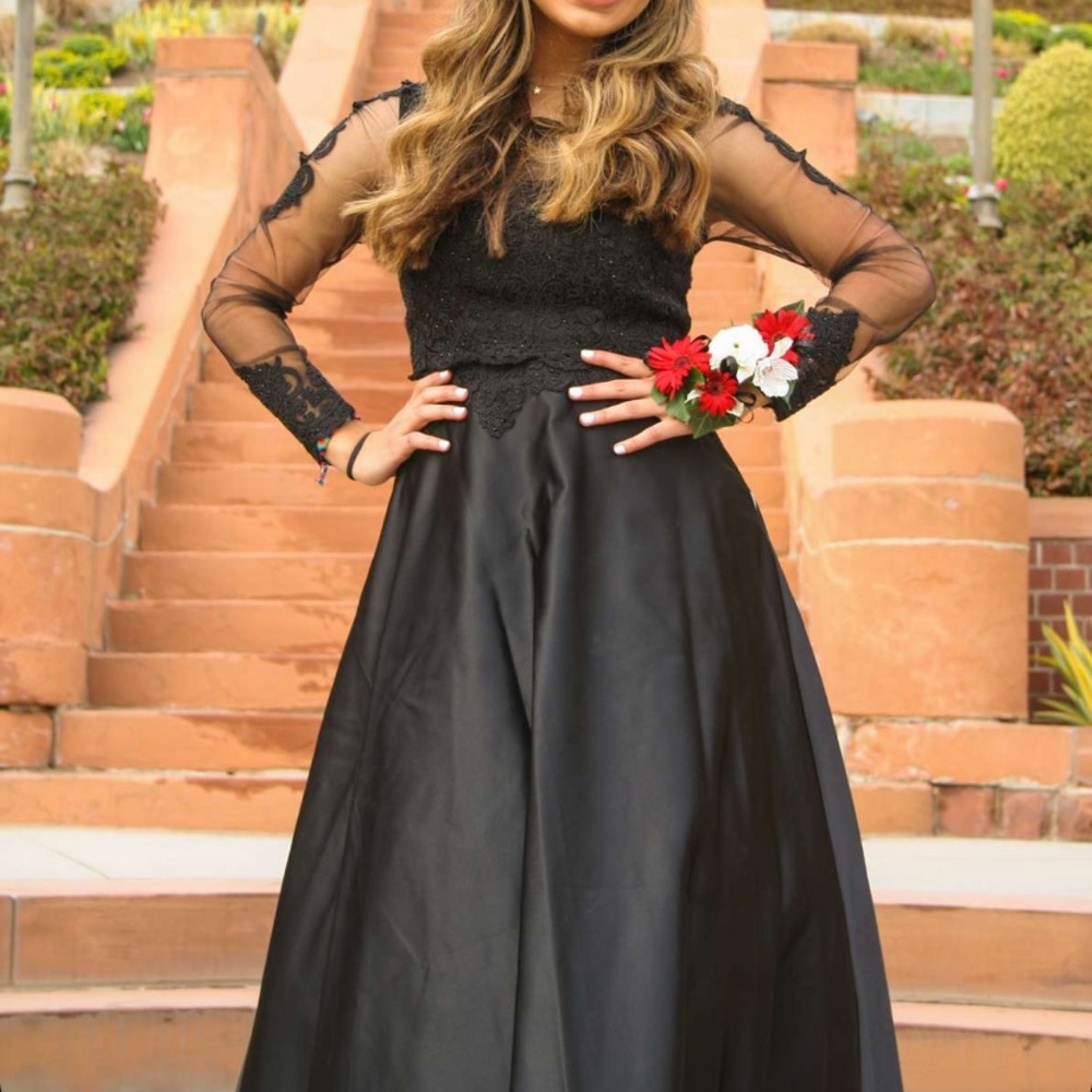 Black 2 piece prom dress